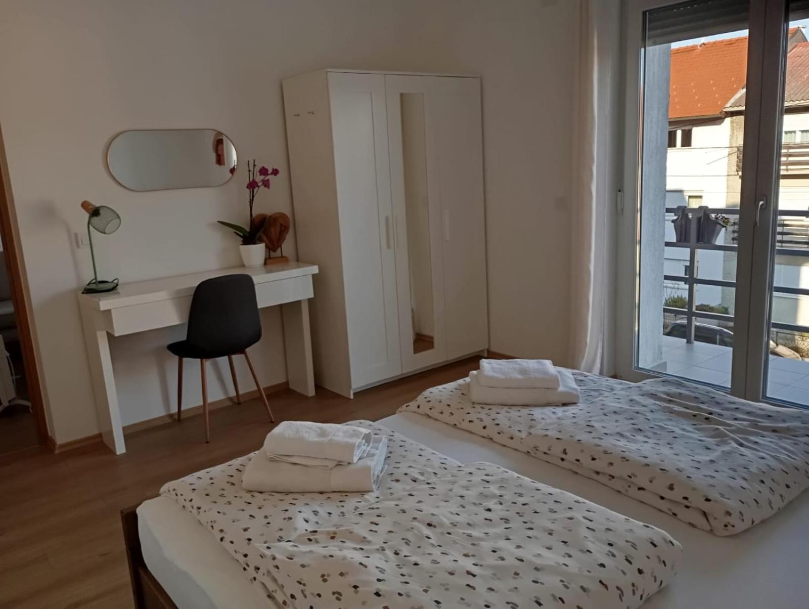 Apartman Zagreb , With Balcony And Free Parking ภายนอก รูปภาพ