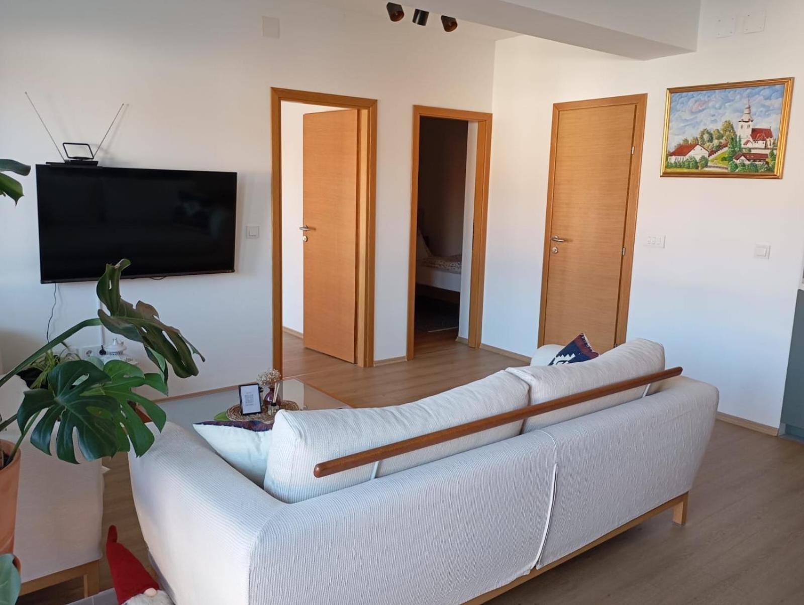 Apartman Zagreb , With Balcony And Free Parking ภายนอก รูปภาพ